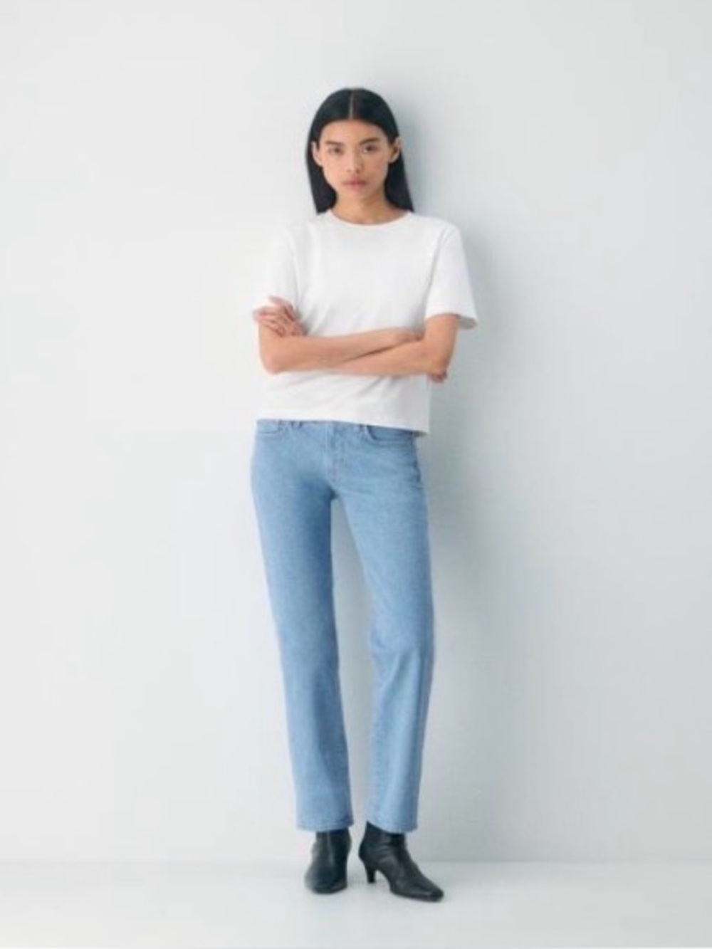 BNWT Aritzia’s Denim Forum Tilda Lo-Rise Straight Jeans - Size 27 in color BLu